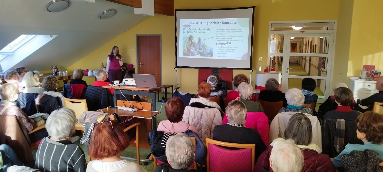 Psychologin Cordula Schmidt (vorne links)