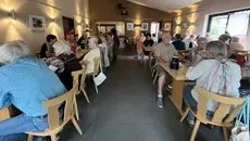 Sommerfest begeistert mit Geselligkeit und Zauberkunst